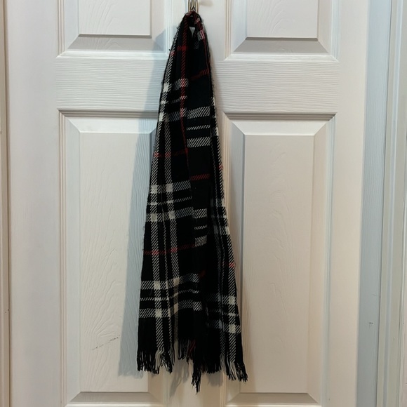 Classic plaid scarf - Picture 3 of 7